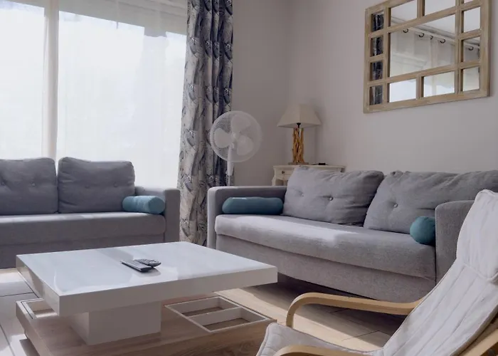 Maison Familiale Moderne Avec Grand Jardin A Bommes - Un Havre De Paix Pour Vos Vacances