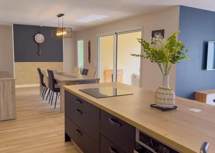 Maison Familiale Moderne Avec Grand Jardin A Bommes - Un Havre De Paix Pour Vos Vacances