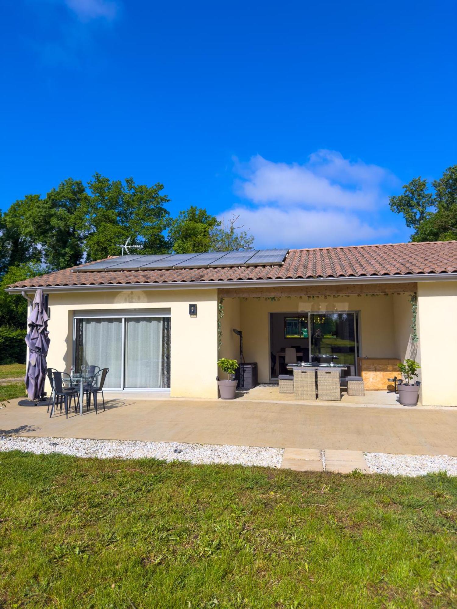 Maison Familiale Moderne Avec Grand Jardin A - Un Havre De Paix Pour Vos