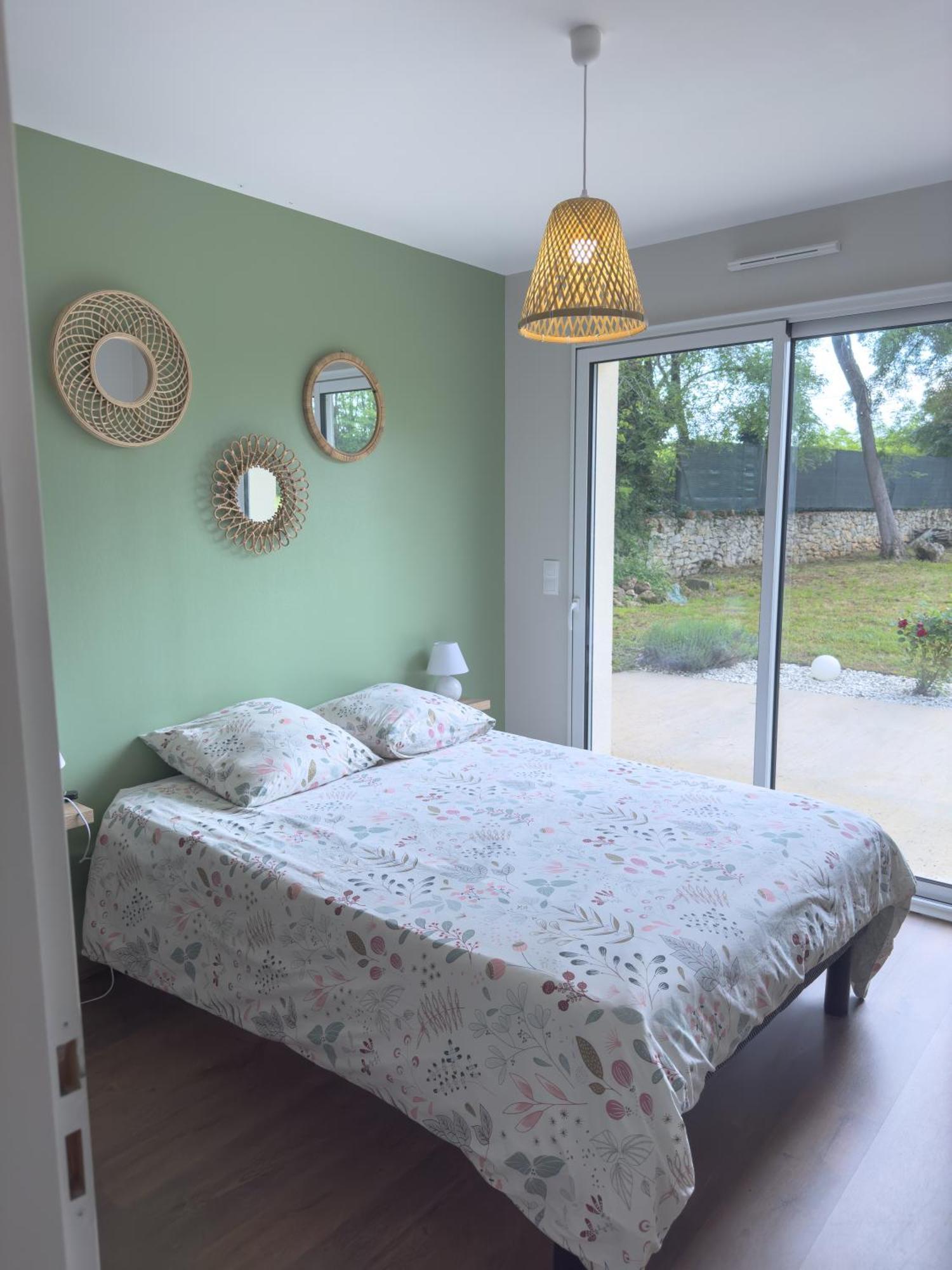 Maison Familiale Moderne Avec Grand Jardin A - Un Havre De Paix Pour Vos Bommes