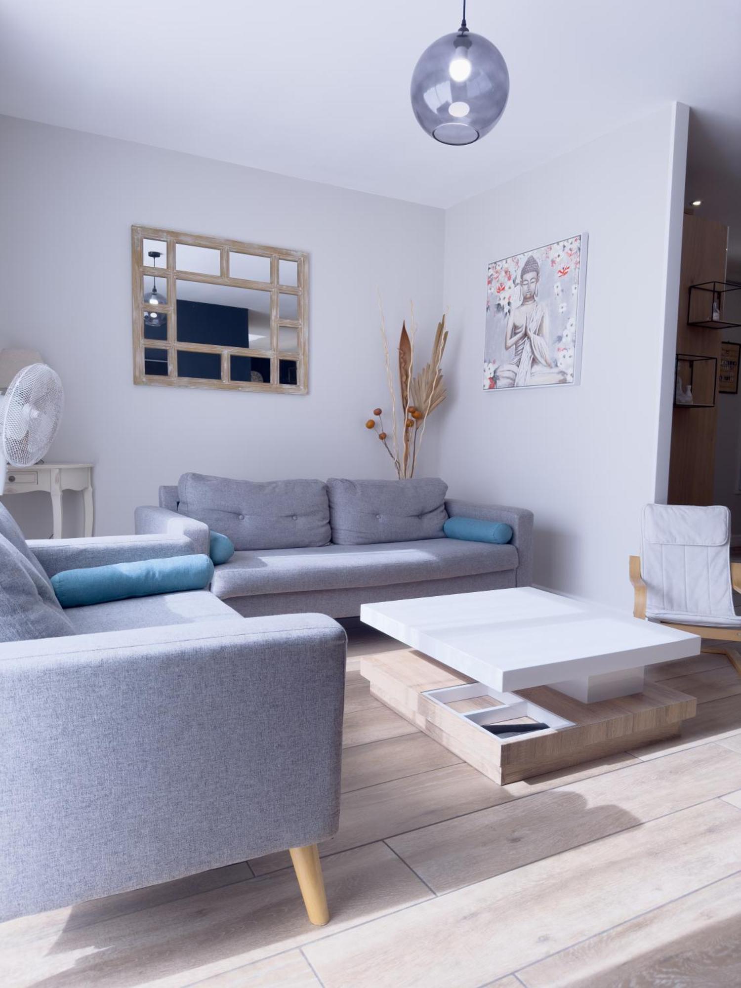 Maison Familiale Moderne Avec Grand Jardin A - Un Havre De Paix Pour Vos * Bommes